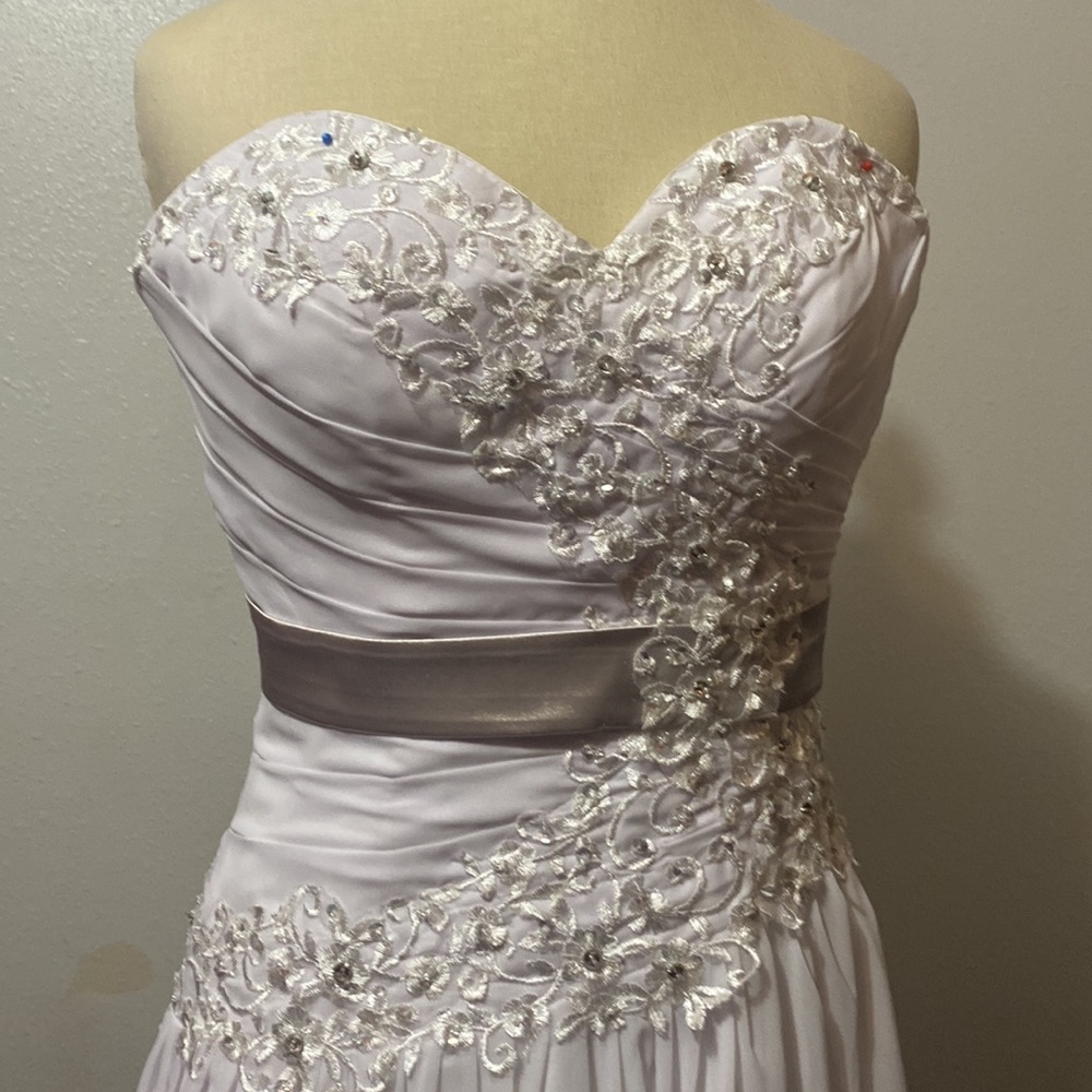Wedding Dress size 4 by Jin Xuan Ya Brand/ White With Crystals.